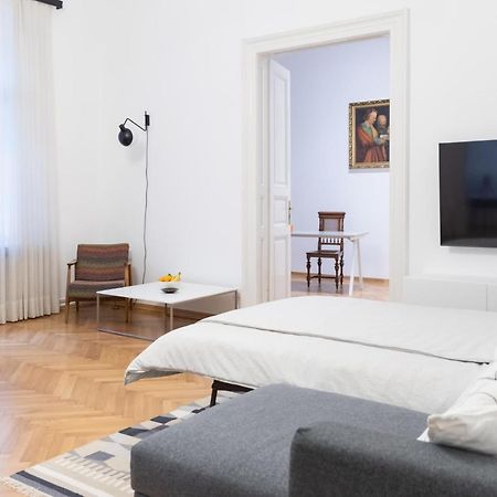 Apartment Herzer Загреб Екстериор снимка