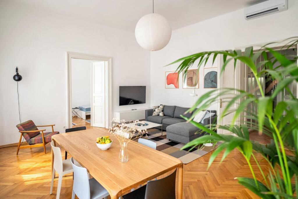 Apartment Herzer Загреб Екстериор снимка