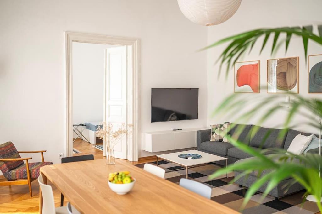 Apartment Herzer Загреб Екстериор снимка
