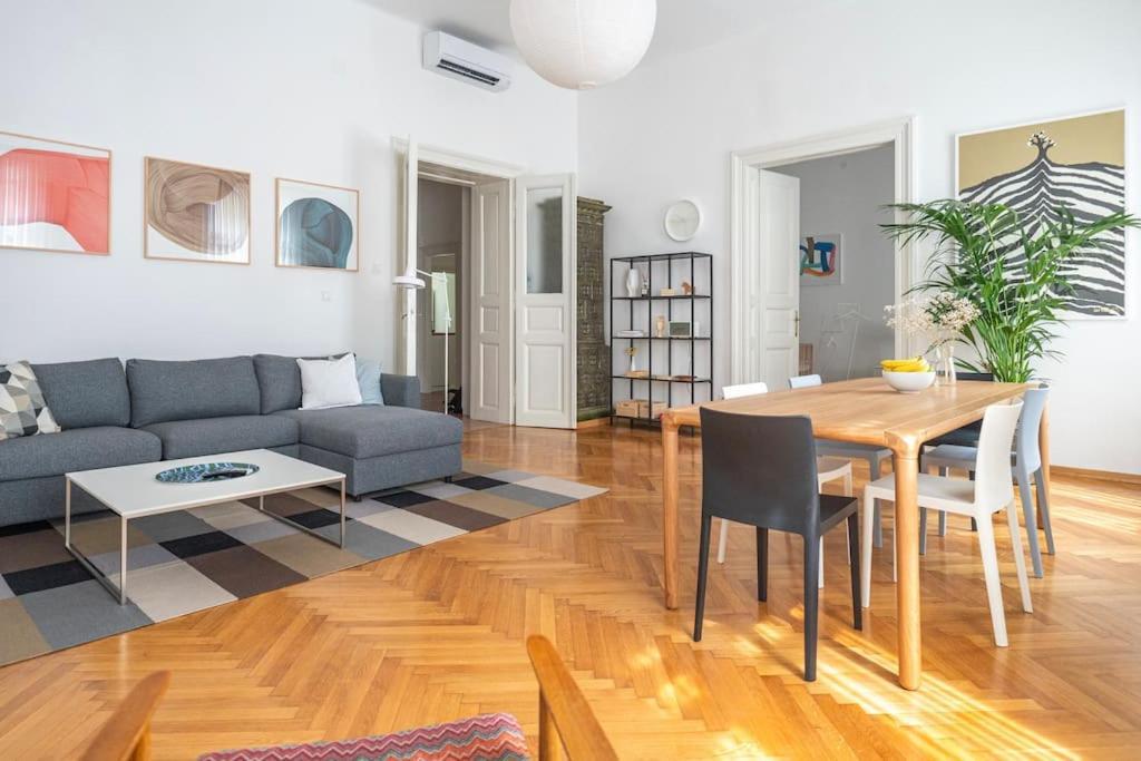 Apartment Herzer Загреб Екстериор снимка